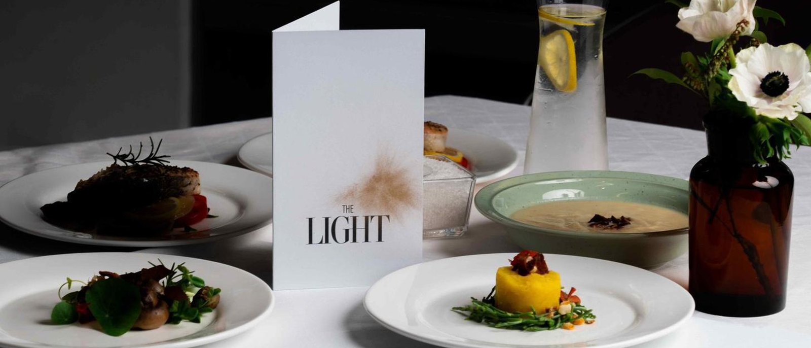 THE LIGHT 菜單與餐桌擺盤──米其林情境餐廳